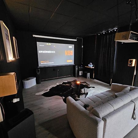 Black Box Cinema Appartement Avec Balneo Epinal Exterior photo