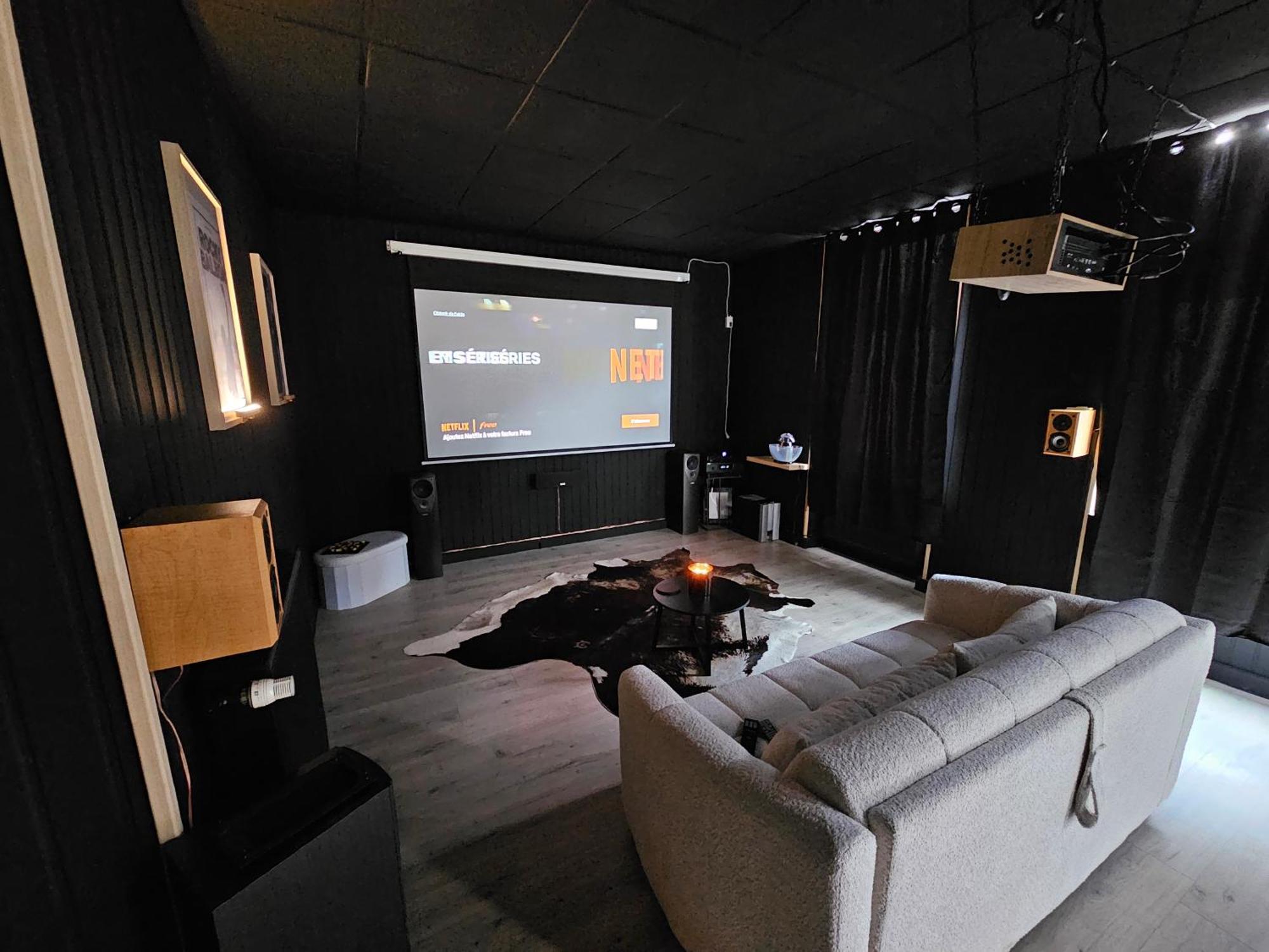Black Box Cinema Appartement Avec Balneo Epinal Exterior photo