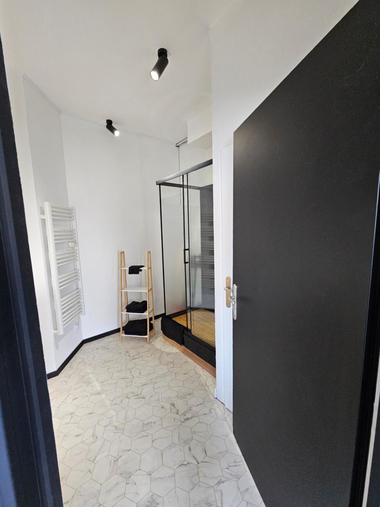 Black Box Cinema Appartement Avec Balneo Epinal Exterior photo